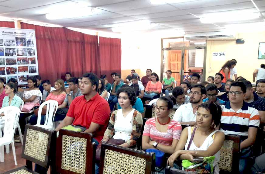 Estudiantes de la Upoli