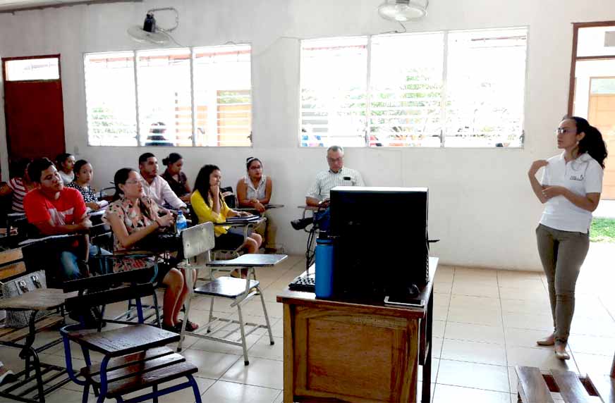Conferencia en universidad Uhispam