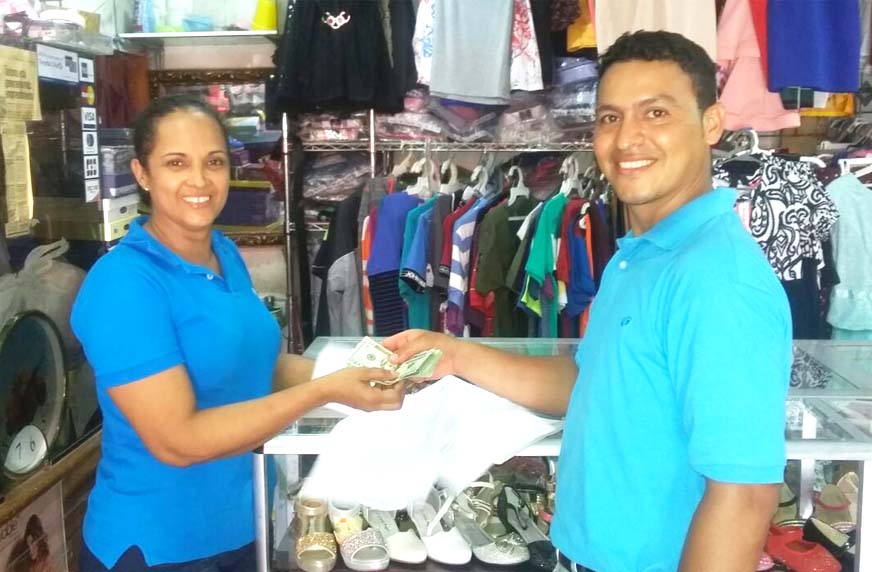 Entrega de financiamiento en negocio comercial